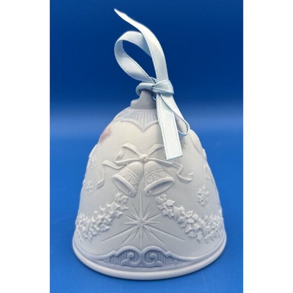 Lladro 2000 Limited Edition Christmas Bell Porcelain (No Box) *Pre-Owned* - Picture 2 of 9